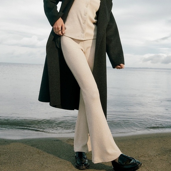 Madewell Pants - Madewell Ribbed Pull-On Flare Pants heather summer dune